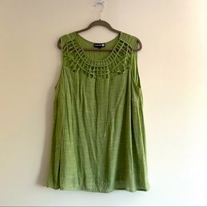 CF short sleeve cut out top